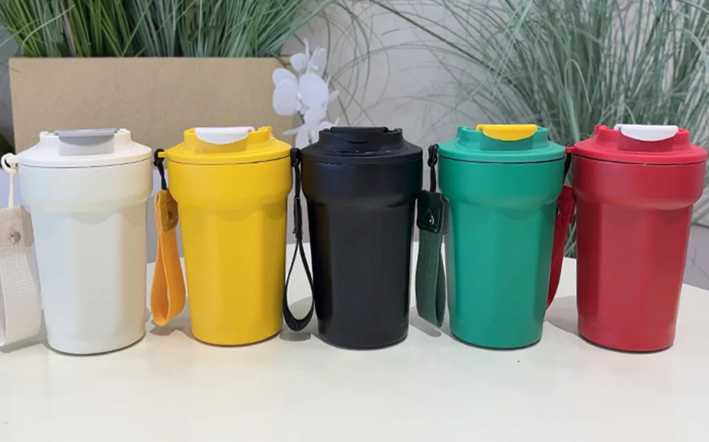 Octagonal diamond tumbler with lid and strap